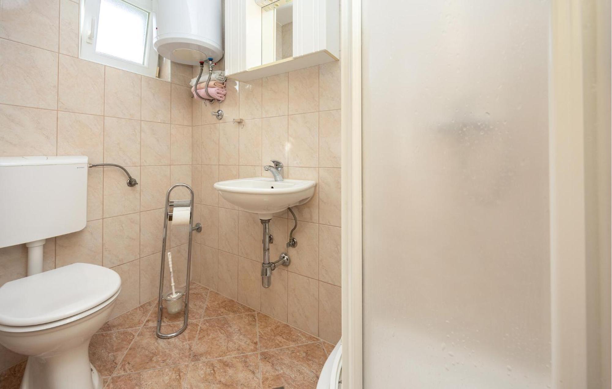 1 Bedroom Awesome Apartment In Lokva Rogoznica Exterior photo