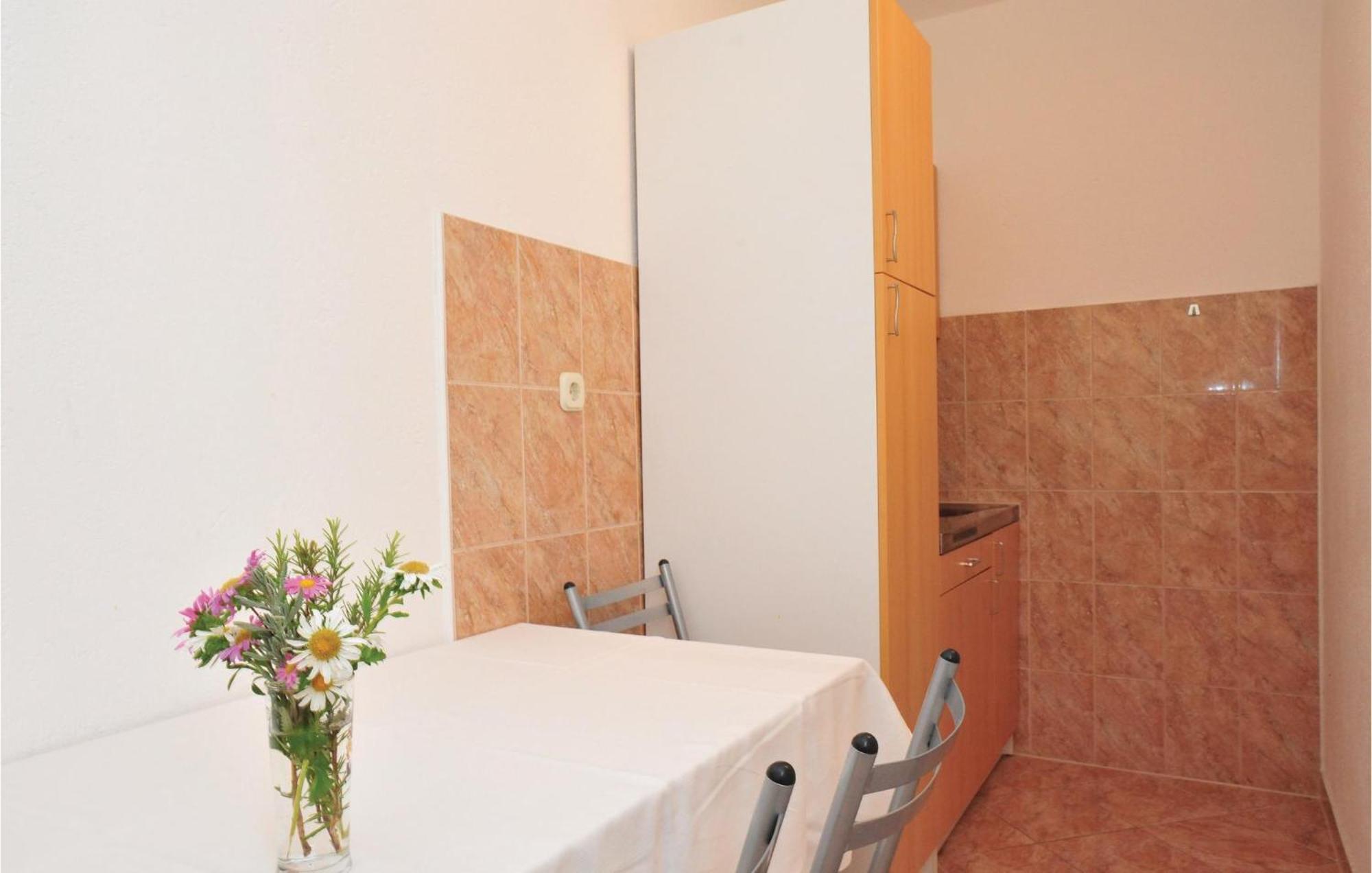 1 Bedroom Awesome Apartment In Lokva Rogoznica Exterior photo